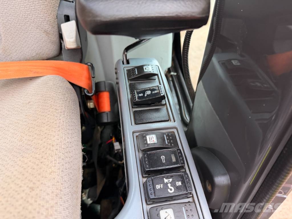 Hitachi ZX 225 US LC-6 with EC226 Engcon Kāpurķēžu ekskavatori