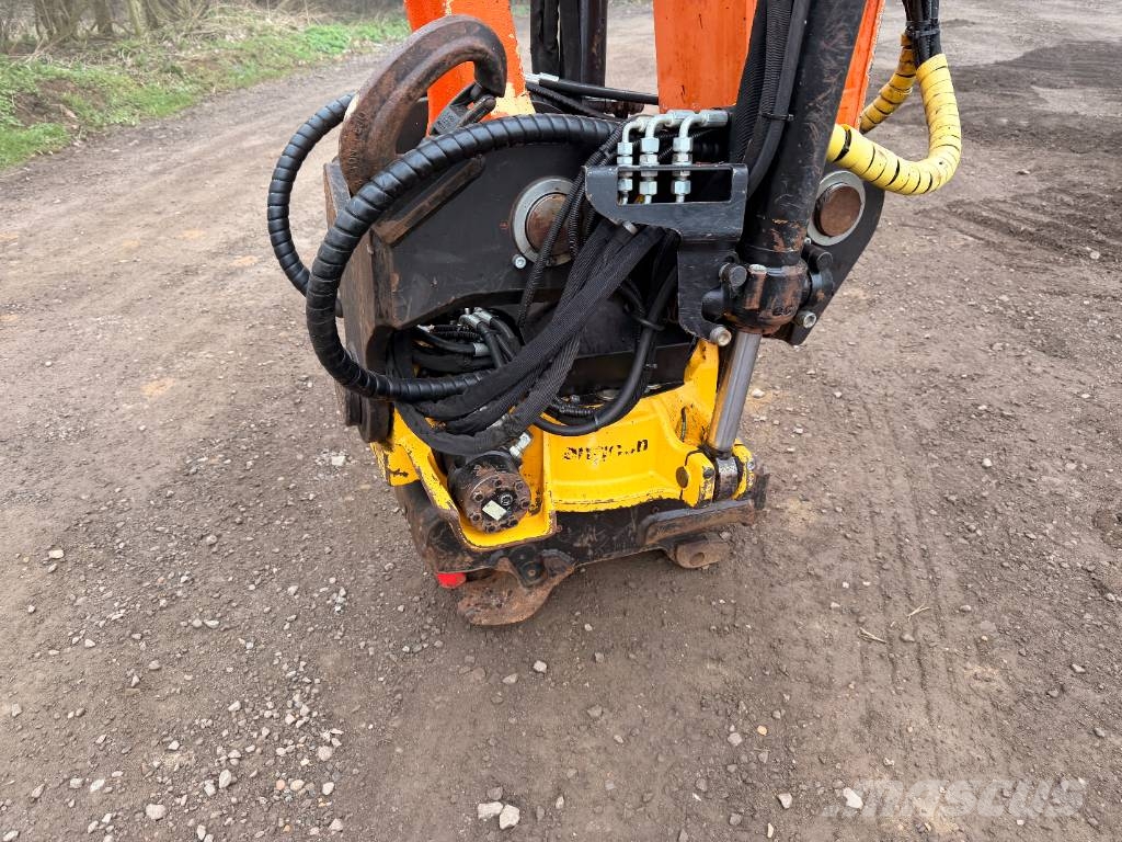 Hitachi ZX 225 US LC-6 with EC226 Engcon Kāpurķēžu ekskavatori
