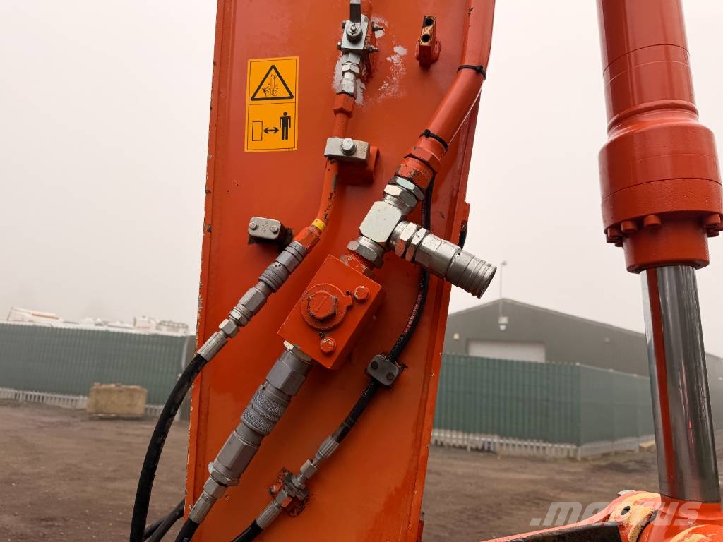 Hitachi ZX 225 US LC-6 with EC226 Engcon Kāpurķēžu ekskavatori