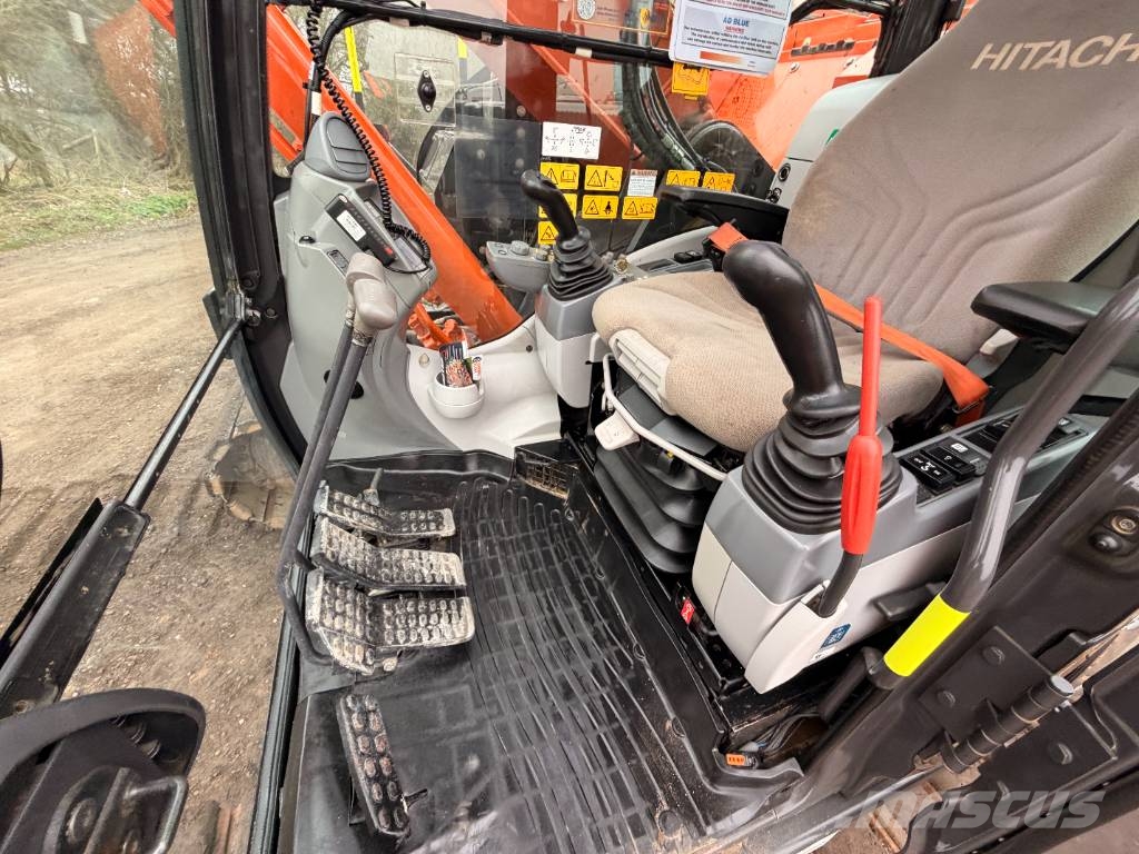Hitachi ZX 225 US LC-6 with EC226 Engcon Kāpurķēžu ekskavatori