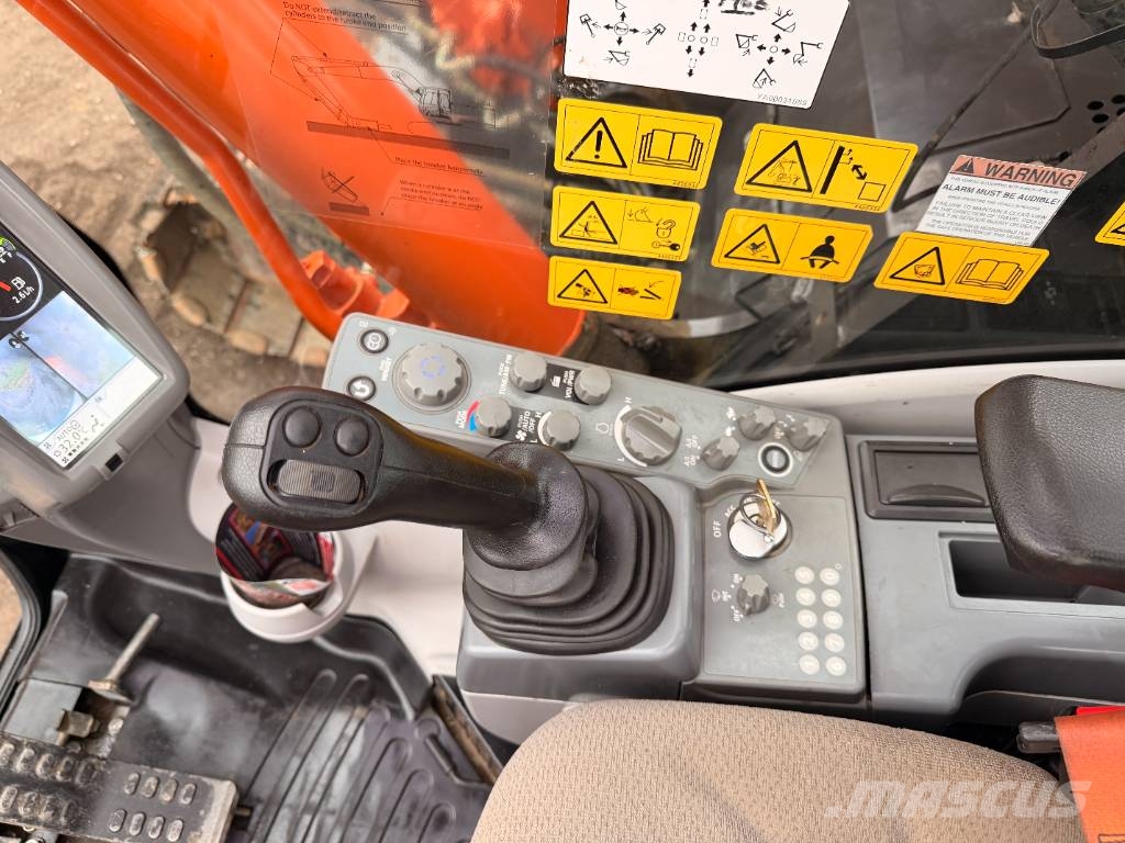 Hitachi ZX 225 US LC-6 with EC226 Engcon Kāpurķēžu ekskavatori