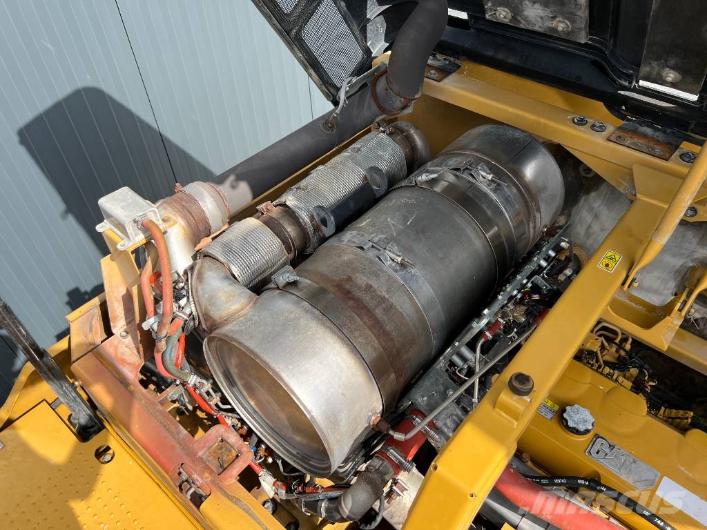 CAT 352F Bageri guseničari