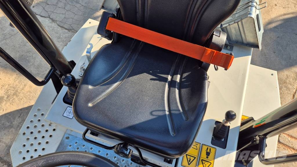 JCB 3STH-2S5 - 2023 YEAR - 205 HOURS - AS NEW Dumper - Knickgelenk