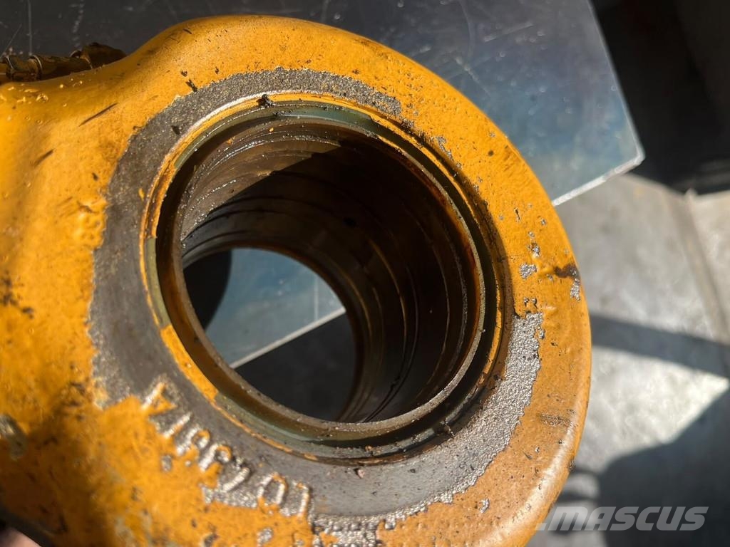 Liebherr L538 bucket cylinder 9914533 Hidraulika