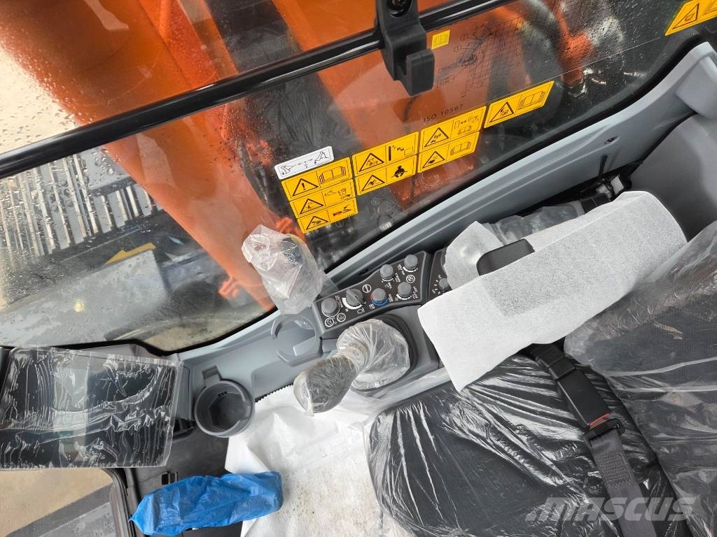 Hitachi LANDCROSS ZX130-7, 2025, rotation+breaker lines Raupenbagger