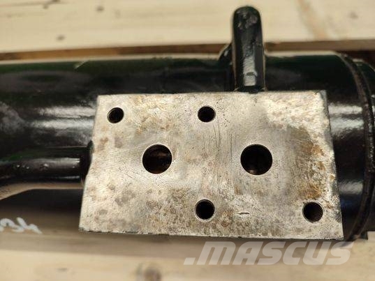 Manitou MLT 634 actuator levelling spoon Výložníky a lyžice