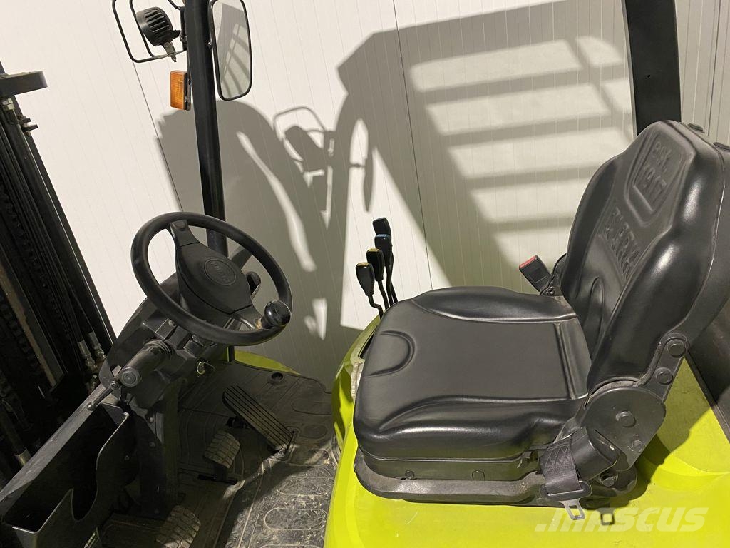 Clark GTS30 Gāzes autoiekrāvēji (LPG)