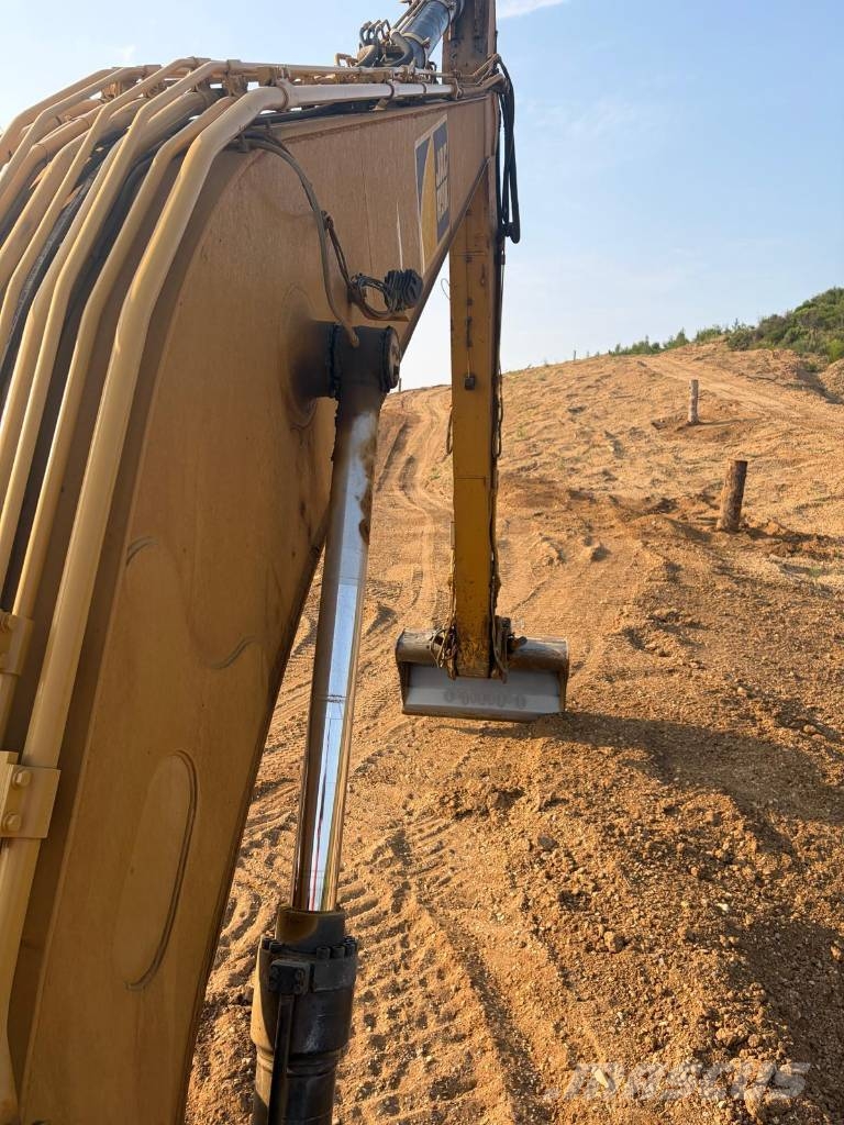 CAT 329 E حفارات زحافة
