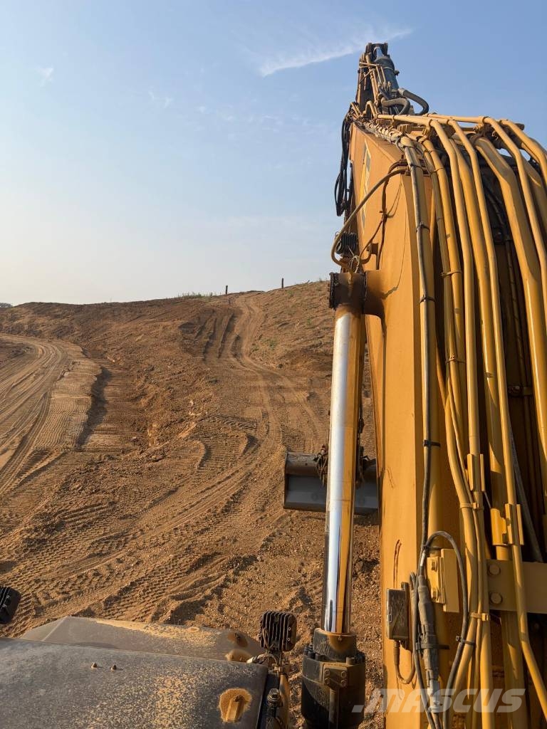 CAT 329 E حفارات زحافة
