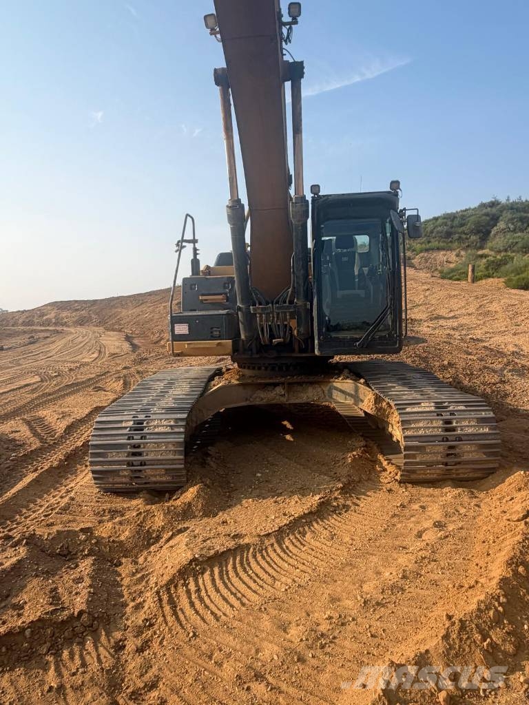 CAT 329 E حفارات زحافة