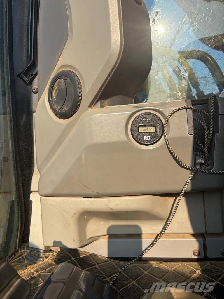 CAT 329 E حفارات زحافة