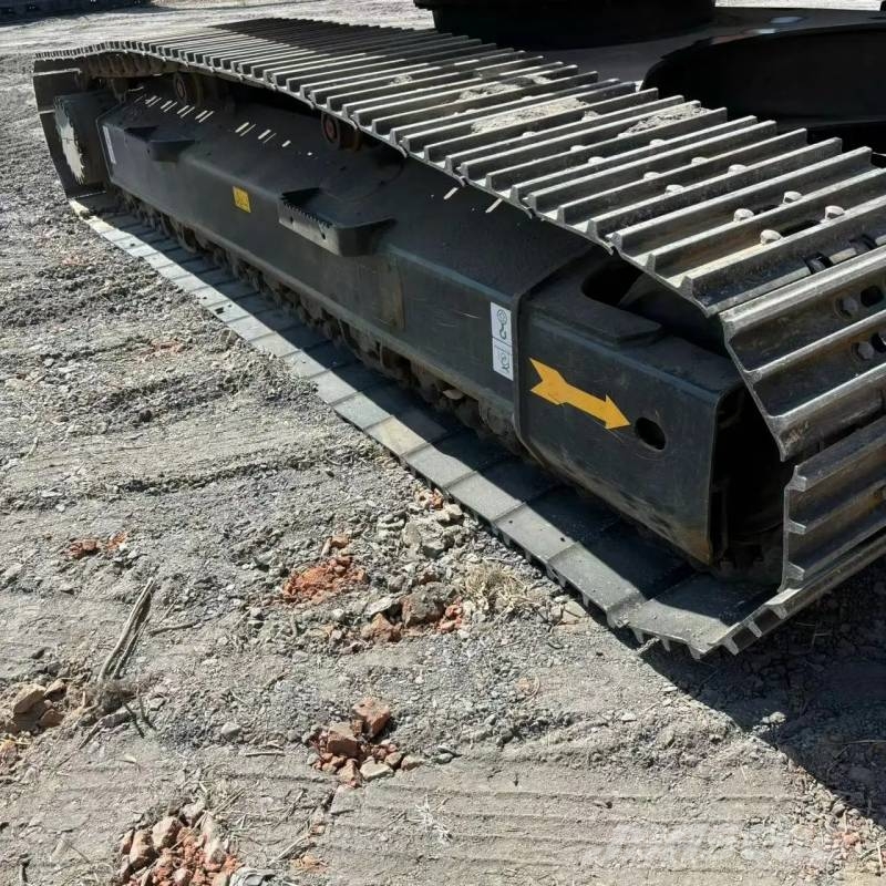 Komatsu PC 240 LC 大型油圧ショベル12t以上（パワーショベル・ユンボ）
