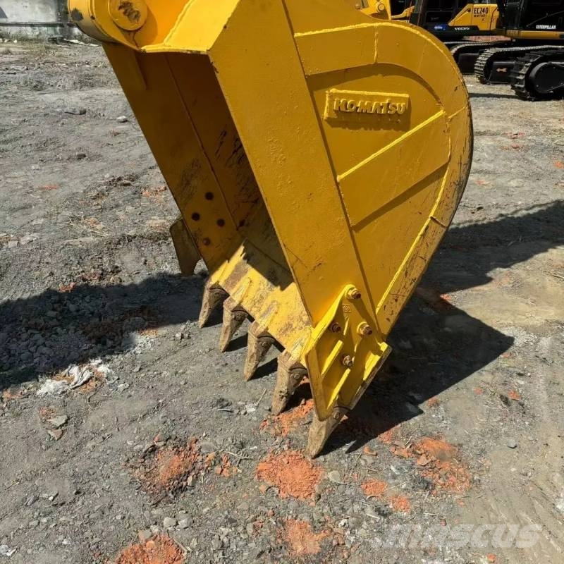 Komatsu PC 240 LC 大型油圧ショベル12t以上(パワーショベル・ユンボ)