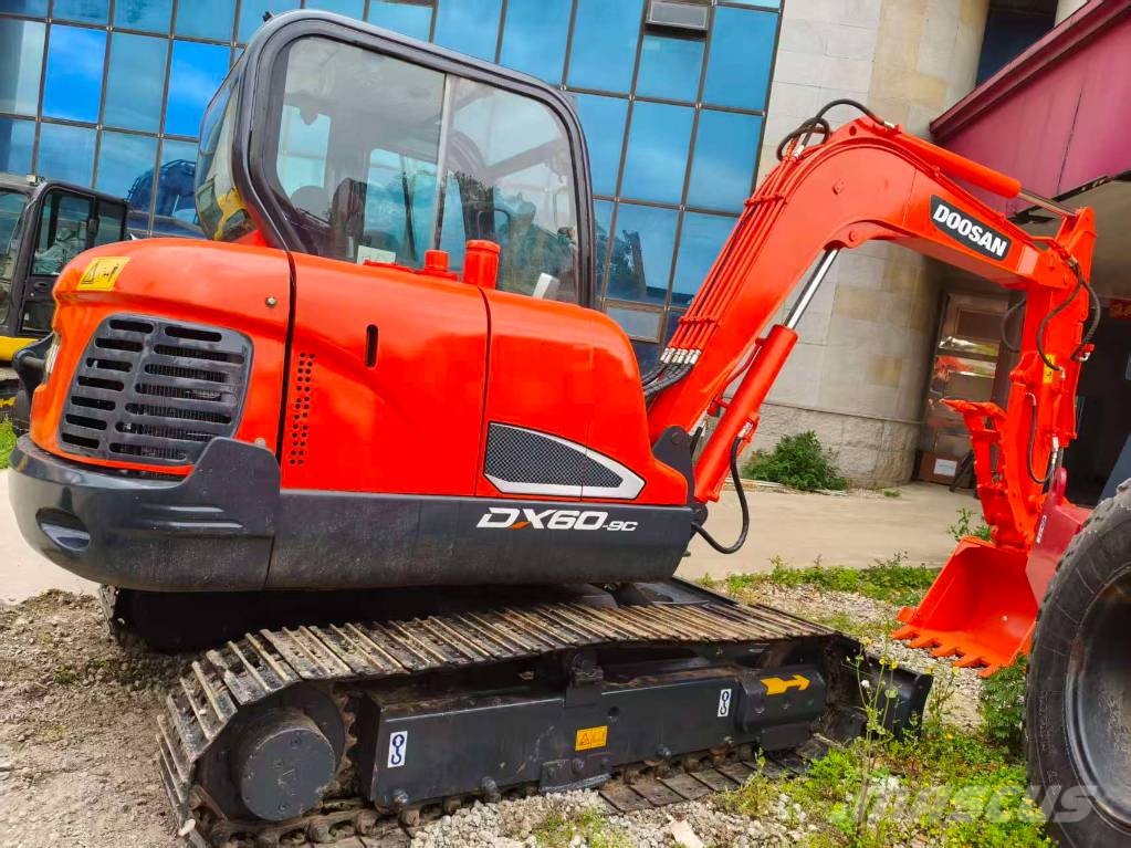 Doosan DX 60-9 C ミニ油圧ショベル 7t以下（ミニユンボ・ミニディガー）