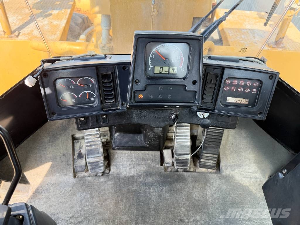 CAT 988H Pyöräkuormaajat