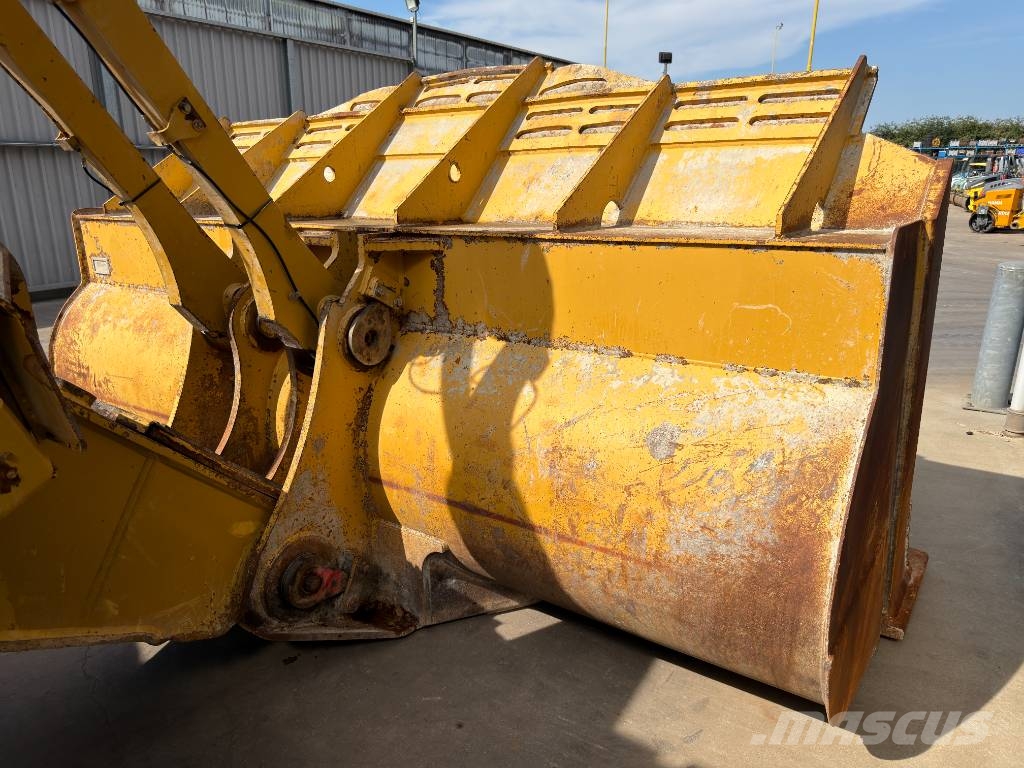 CAT 988H Pyöräkuormaajat