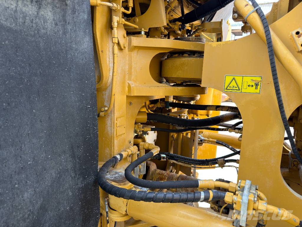 CAT 988H Pyöräkuormaajat