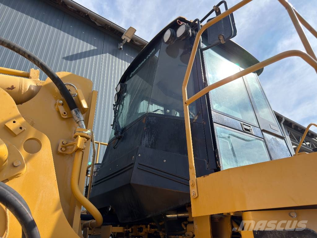 CAT 988H Pyöräkuormaajat