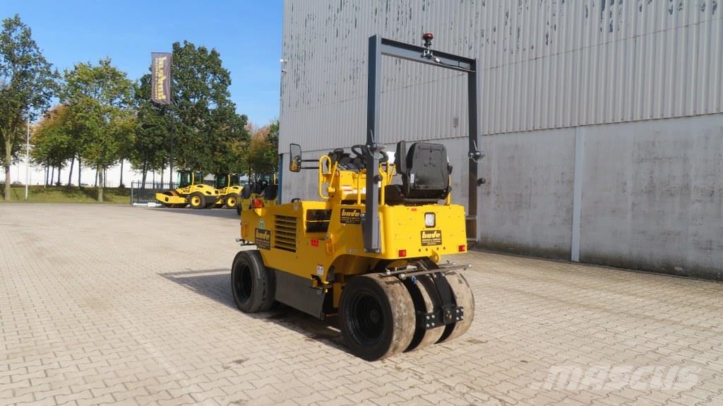 Sakai TS160-4 Kolesni valjarji s pnevmatikami