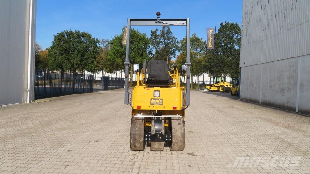 Sakai TS160-4 Kolesni valjarji s pnevmatikami
