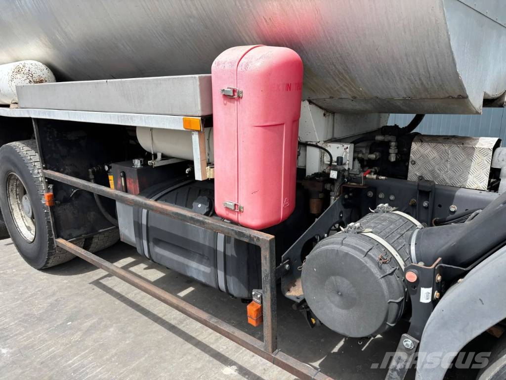 Renault Rincheval - 9.000 Liter Bitumen Sprayer