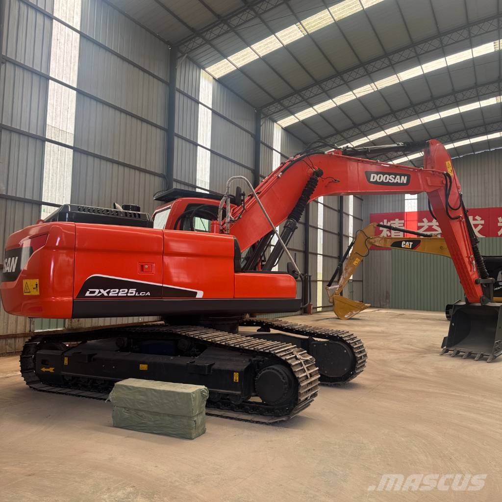 Doosan DX 225 LCA Bagri goseničarji
