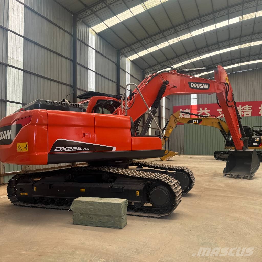 Doosan DX 225 LCA Bagri goseničarji