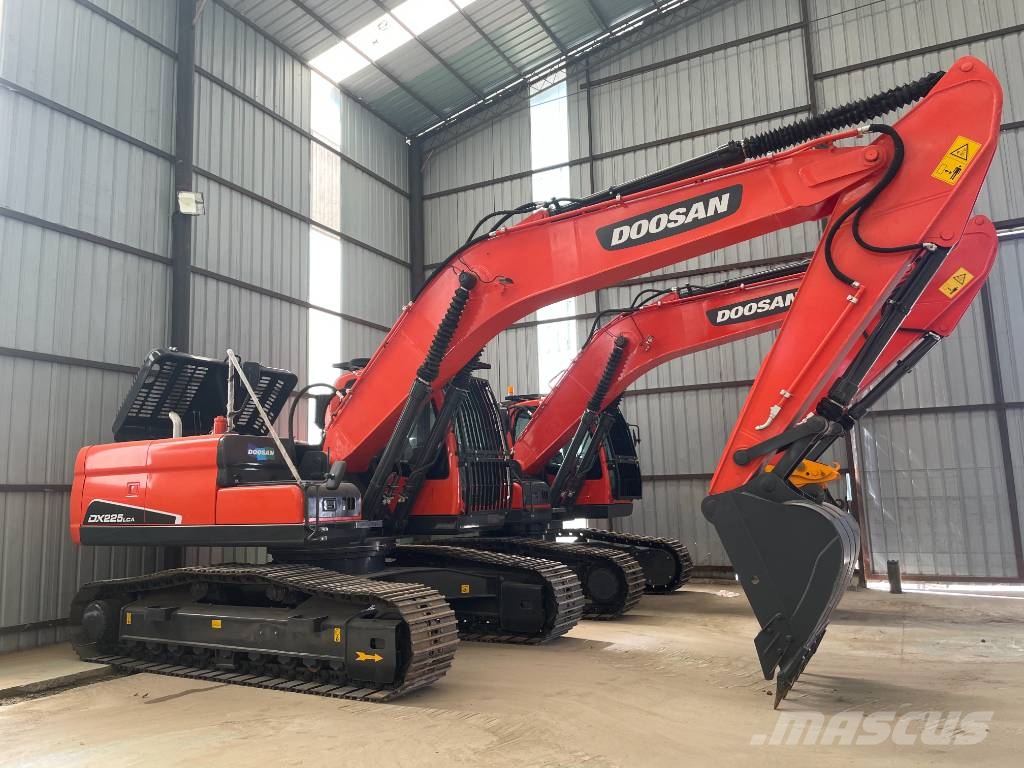 Doosan DX 225 LCA Bagri goseničarji