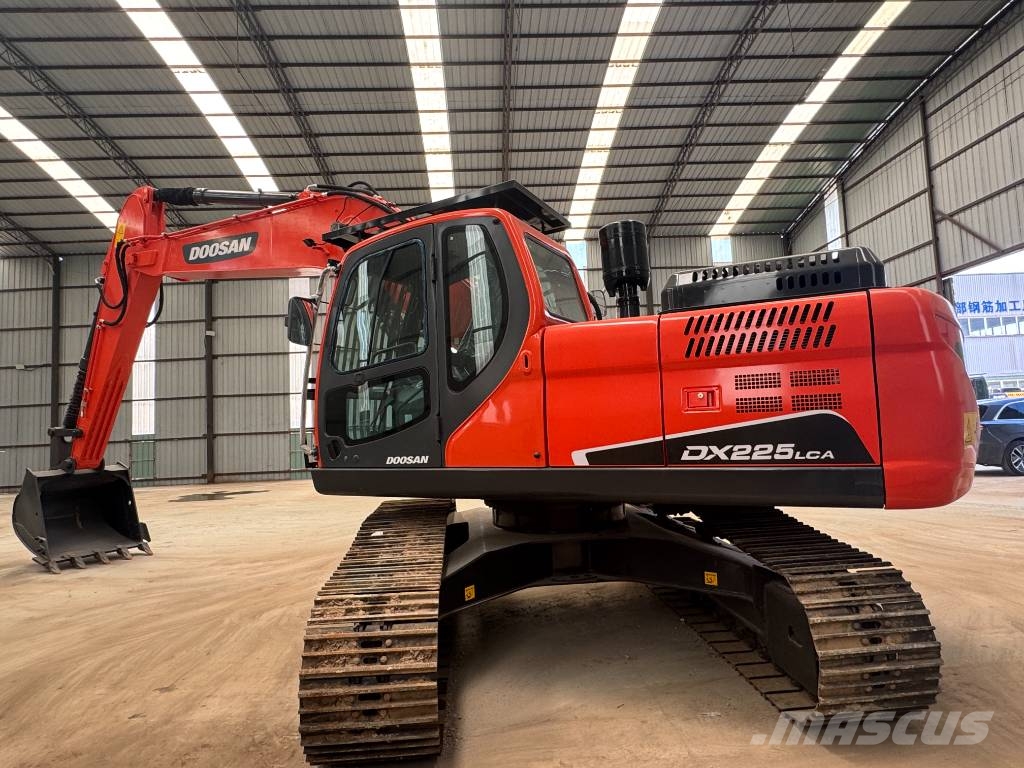 Doosan DX 225 LCA Bagri goseničarji