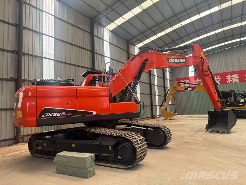 Doosan DX 225 LCA Bagri goseničarji