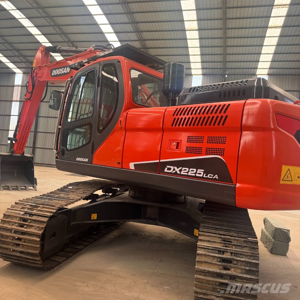 Doosan DX 225 LCA Bagri goseničarji
