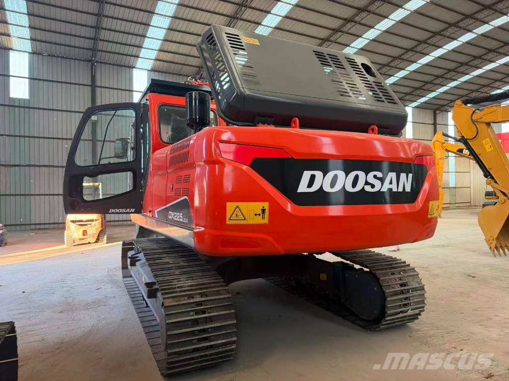 Doosan DX 225 LCA Bagri goseničarji