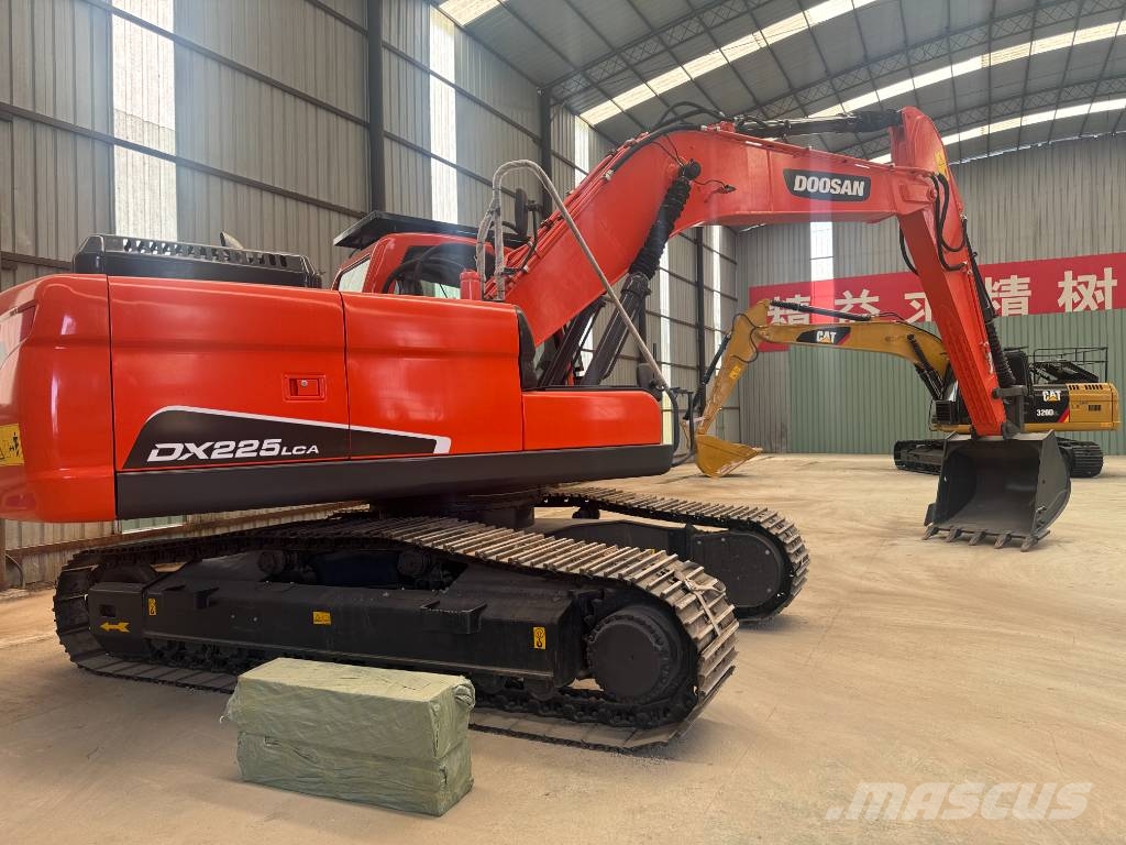 Doosan DX 225 LCA Bagri goseničarji