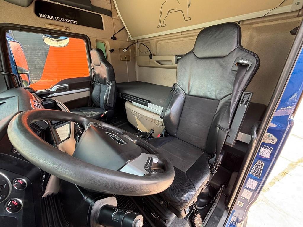 MAN TGX 26.580 6x4 HMF 1920 K6 YEAR 2021 / BOX L=6507 شاحنات الرافعات