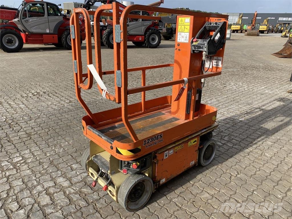 JLG 1230ES Vertikaalsed mast tõstukid
