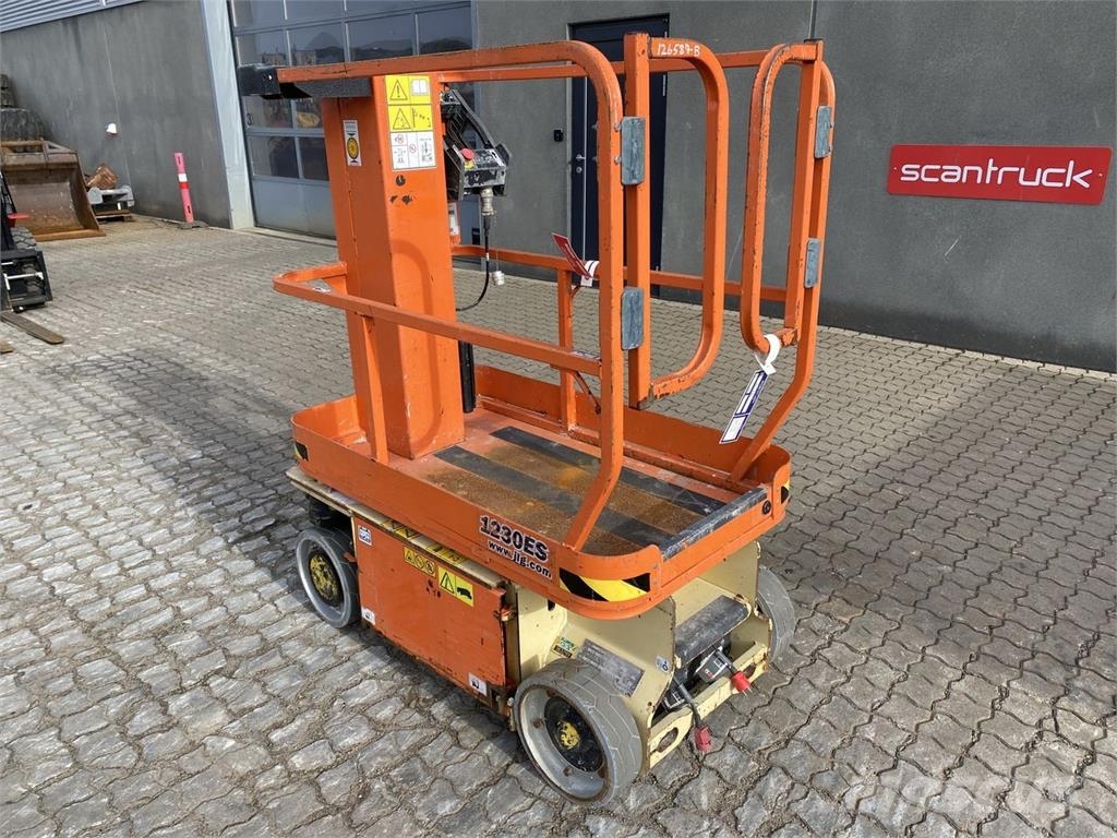 JLG 1230ES Vertikaalsed mast tõstukid