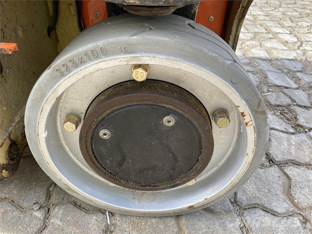 JLG 1230ES Vertikaalsed mast tõstukid
