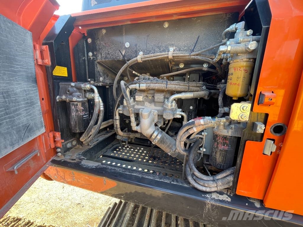 Hitachi ZX 210 LC N-6 حفارات زحافة