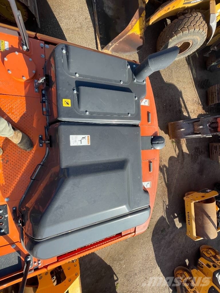 Hitachi ZX 210 LC N-6 حفارات زحافة