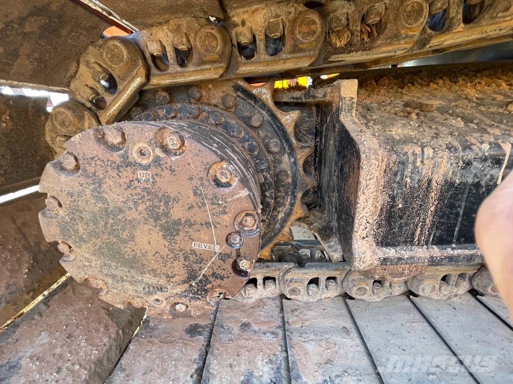 Hitachi ZX 210 LC N-6 حفارات زحافة