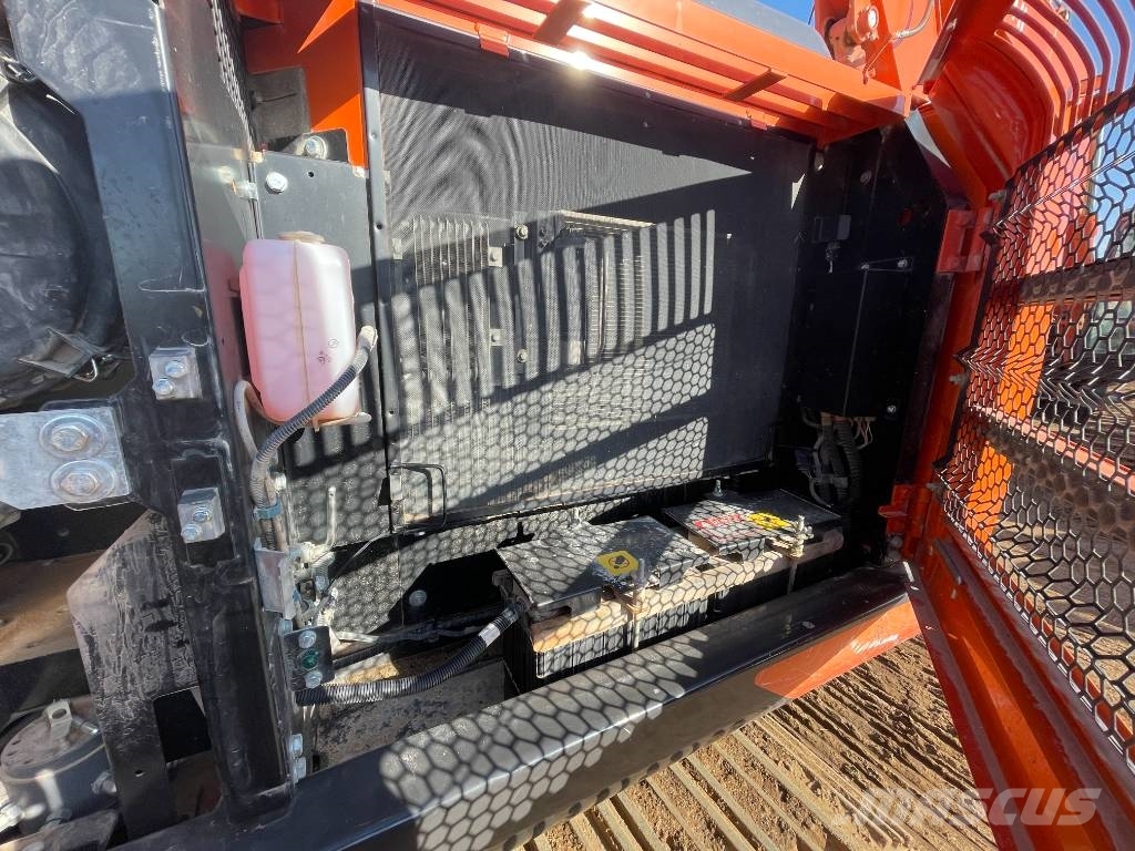 Hitachi ZX 210 LC N-6 حفارات زحافة