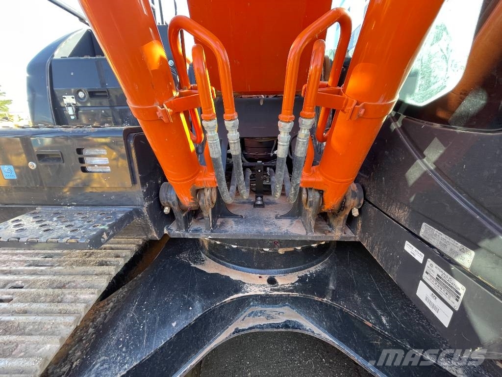 Hitachi ZX 210 LC N-6 حفارات زحافة