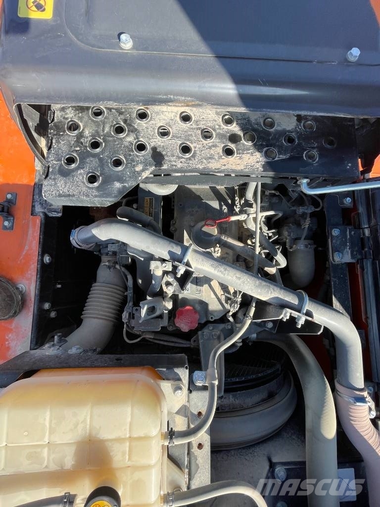 Hitachi ZX 210 LC N-6 حفارات زحافة