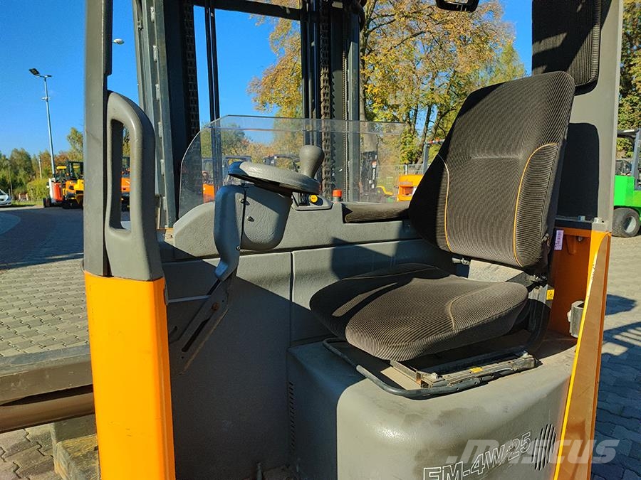 Still UFS250 DTFVRF900 Šakiniai krautuvai su privažiavimu iš visų keturių pusių