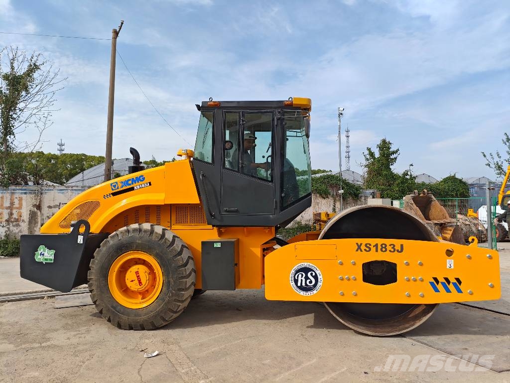 XCMG XS 183 J Trilrolwalsen