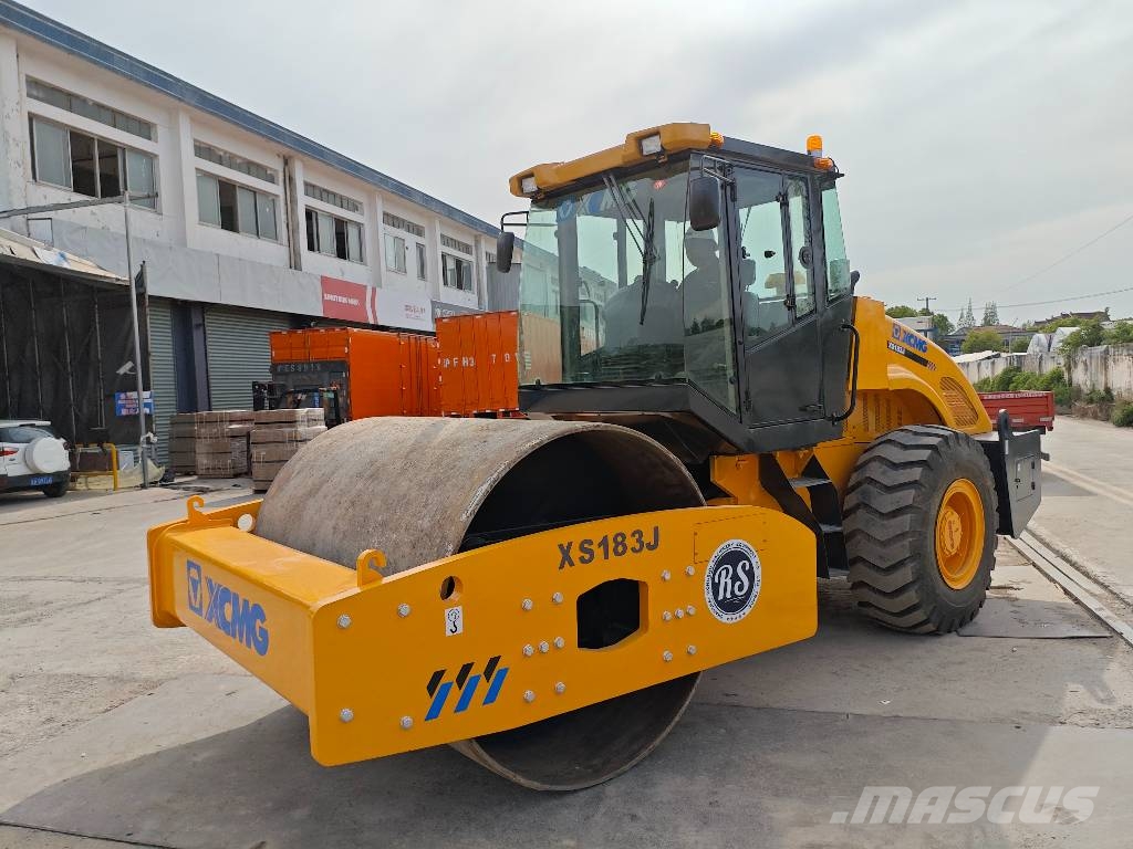 XCMG XS 183 J Trilrolwalsen