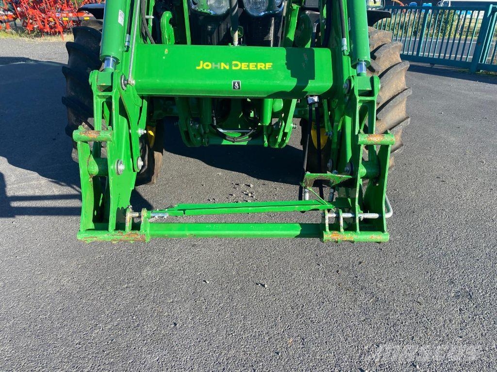 John Deere 6110 M COMMAND QUAD + Traktorer