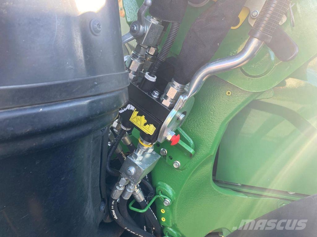 John Deere 6110 M COMMAND QUAD + Tractors