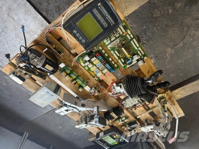 Liebherr R 954 B USED PARTS CAB COMPLET كابينة والداخلية