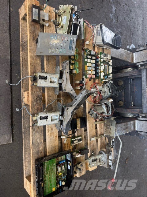 Liebherr R 954 B USED PARTS CAB COMPLET كابينة والداخلية